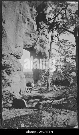 Arche naturelle, en vertu de la Citadelle Rock dans le Colorado diviser, près de Palmer Lake. Comté d'El Paso, au Colorado. Banque D'Images