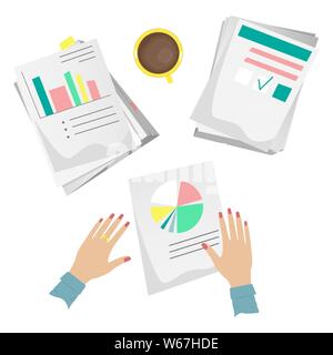 Des piles de papiers et documents sur le bureau avec une tasse de café et de la papeterie. Télévision vector cartoon style. Illustration de Vecteur