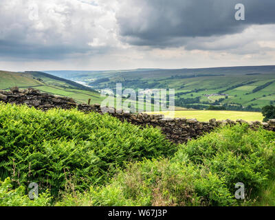 Vue vers le réservoir du piégeage Gouthwaite Hill près de Lofthouse dans la Nidderdale North Yorkshire Angleterre Banque D'Images