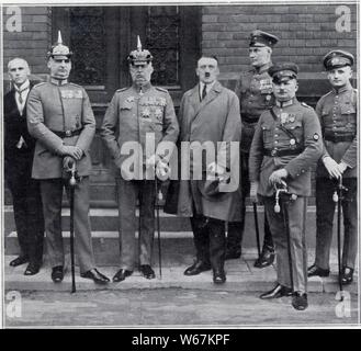 LE GÉNÉRAL LUDENDORFF ET M.HITLER EN 1923, PEU DE TEMPS AVANT LE PUTSCH DE MUNICH.UNE GAUCHE M.FRICK.AU CENTRE LE GÉNÉRAL LUDENDORFF ET M.Adolph Hitler P Banque D'Images