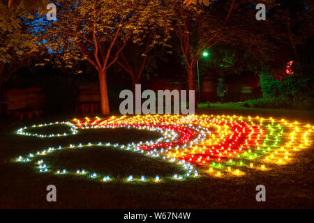 Bad Zwesten, Allemagne, 07/27/2019 - Kurpark Bad Zwesten, plus de 18,000 lumières colorées transformer le Kurpark annuellement dans un mer romantique des lumières. Banque D'Images