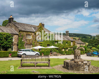 L'ancienne auberge Yorke Arms maintenant un restaurant étoilé Michelin dans Ramsgill La Nidderdale Yorkshire Angleterre Banque D'Images