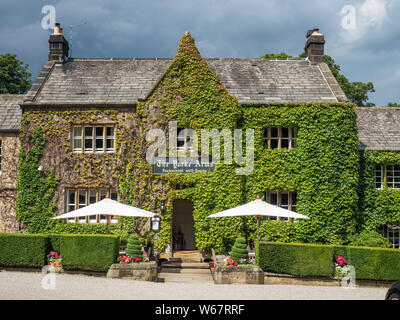 L'ancienne auberge Yorke Arms maintenant un restaurant étoilé Michelin dans Ramsgill La Nidderdale Yorkshire Angleterre Banque D'Images