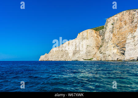 Grèce, Zante, une excursion en bateau croisière le long de la côte de plage shipwreck bientot Banque D'Images