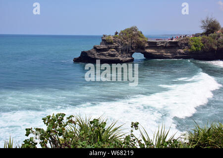 Temple Batu Bolong près de Tanah Lot, Tabanan, Bali, Indonésie, Asie Banque D'Images