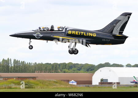 Breitling Aero L-39 Albatros, à l'atterrissage à RIAT 2019 à RAF Fairford, Gloucestershire, Royaume-Uni Banque D'Images