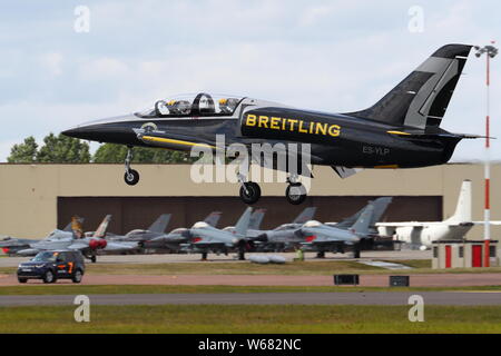 Breitling Aero L-39 Albatros, à l'atterrissage à RIAT 2019 à RAF Fairford, Gloucestershire, Royaume-Uni Banque D'Images