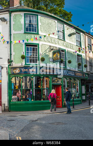 Finn m'Couls est un pub irlandais situé à 1 Killigrew Street, à Falmouth, Cornwall. Banque D'Images