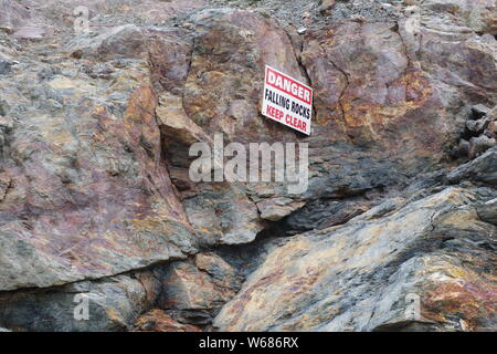Fond naturel de roches métasédimentaires Rock. St Agnes, North Cornwall, UK. Banque D'Images
