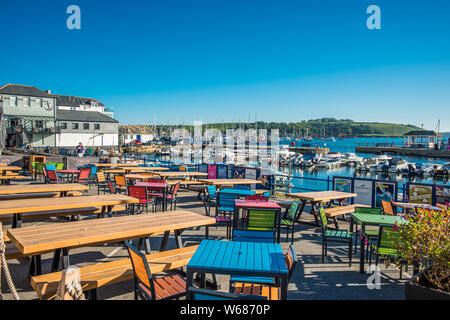 Le restaurant en front de mer à Custom House Quay à Falmouth. Cornwall, Angleterre, Royaume-Uni. Banque D'Images