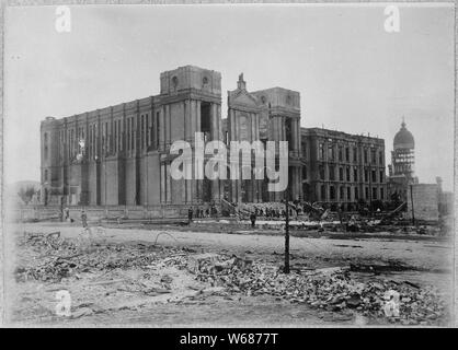 Tremblement de terre de San Francisco de 1906 : l'église Saint Ignace Banque D'Images