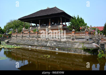 Taman Kertha Gosa pavillon flottant ou Bale kambang, Klungkung ou Semarapura, Bali, Indonésie, Asie Banque D'Images