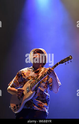 BILBAO, ESPAGNE - 13 juil : Weezer (band) produisent en concert à BBK Live 2019 Music Festival le 13 juillet 2019 à Bilbao, en Espagne. Banque D'Images