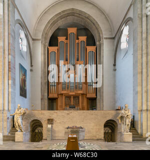 COLOGNE, ALLEMAGNE - 17 juillet 2019 : orgue moderne de l'Eglise Saint Aposteln le 17 juillet 2019 à Cologne, Allemagne Banque D'Images