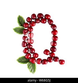 Un Anglais lettre Q Alphabet de cerises mûres. Isoler sur fond blanc. L'été, concept en bonne santé. Petits fruits juteux. Banque D'Images