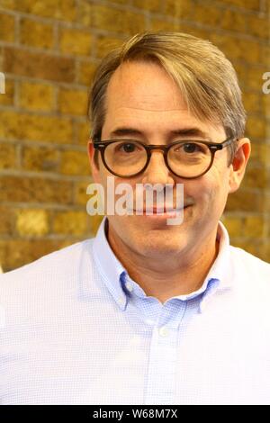 MATTHEW BRODERICK, ACTEUR ET CHANTEUR, DANS UN FILM ET UNE SCÈNE PHOTOGRAPHIÉS À WESTEND, À LONDRES, LE 31 JUILLET 2019. LE PERSONNAGE DE TITRE DE RÔLES NOTABLES DANS LE JOUR DE LA FÊTE DE FERRIS BUELLER. LA VOIX DE LA SIMBA ADULTE DANS LE ROI LION DE DISNEY. LEO BLOOM À LA FOIS DANS LA COMÉDIE MUSICALE DE BROADWAY LES PRODUCTEURS ET L'ADAPTATION DU FILM DE 2005. GODZILLA. INSPECTEUR GADET. LE JEUNE HOMME. DIRIGÉ ET MARQUÉ À L'INFINI. COMMENT RÉUSSIR DANS LES AFFAIRES SANS VRAIMENT ESSAYER. MÉMOIRES DE BRIGHTON BEACH. HOLLYWOOD WALK OF FAME. THE STARRY MESSENGER AVEC ELIZABETH MCGOVERN. Page du portefeuille de Russell Moore. Banque D'Images