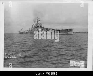 L'U.S.S. Indiana (BB58) Trimestre arc - tribord. N.N.S.  + D.D. Co. 8-15-42. ; l'USS Indiana au Norfolk Naval Station en 1942. Boîte : 19LCM, BB-58 ; Dossier 6 BS 33758 33570-33578 Banque D'Images