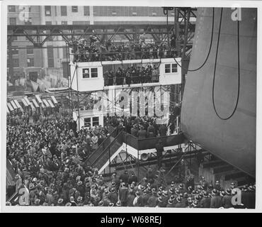 L'USS North Carolina ; lancement de l'USS North Carolina cérémonie de lancement en 1940. Boîte : 19LCM, BB-55 à BB-56 ; Dossier : lancement BS 73072 ; F-1112-C-68 ; 9-11 Banque D'Images