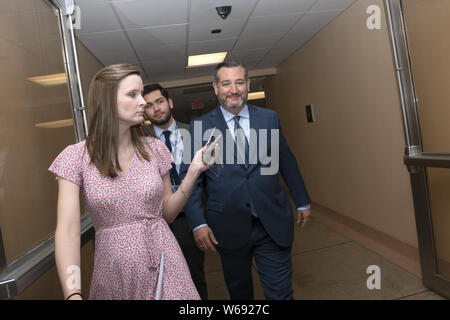 Washington, District de Columbia, Etats-Unis. 31 juillet, 2019. Le sénateur américain Ted Cruz (républicain du Texas) fait son chemin à l'étage du Sénat sur la colline du Capitole à Washington, DC, États-Unis, le 31 juillet 2019. Credit : Stefani Reynolds/CNP/ZUMA/Alamy Fil Live News Banque D'Images