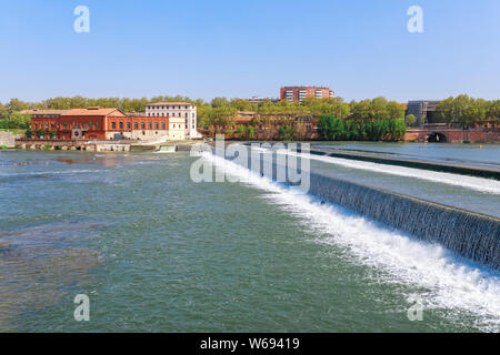 Toulouse et la Garonne vue panoramique aérienne. Toulouse est la capitale de la Haute Garonne département et région d'Occitanie en France. Banque D'Images