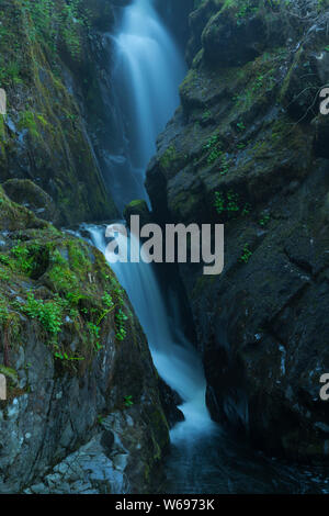 Cascade de Glandieu Aira Force Banque D'Images