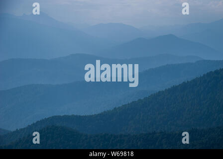 Lazarevskoe, district de Sotchi, dans la région de Krasnodar, en Russie. 31 juillet, 2019. Paysage de montagne Crédit : Demian Stringer/ZUMA/Alamy Fil Live News Banque D'Images