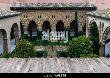 La cour de Santa Isabel à l'intérieur de l'Aljaferia Palace, UNESCO World Heritage Site. Zaragoza, Aragon, Espagne, Décembre 2018 Banque D'Images