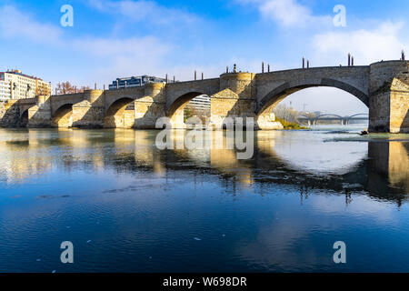 Avis de Puente de Piedra, un pont sur l'Èbre, Zaragoza, Aragon, Espagne Banque D'Images