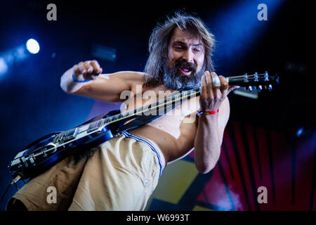 Trondheim, Norvège - Juin 28th, 2019. Le groupe de hard rock suédois Truckfighters effectue un concert live au cours de la fête de la musique norvégienne Trondheim Rocks 2019. Ici le guitariste Niklas Källgren est vu sur scène. (Photo crédit : Gonzales Photo - Tor Atle Kleven). Banque D'Images