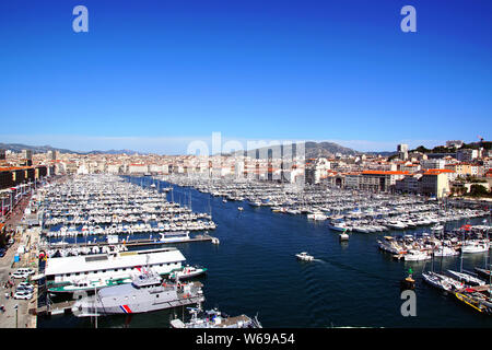 Vieux port vu du fort Saint Jean à Marseille, France Banque D'Images