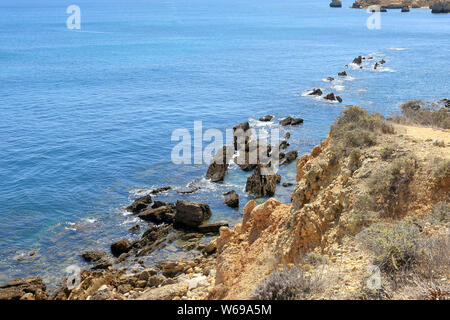 Côte Rocheuse près de Albufeira en Algarve Banque D'Images