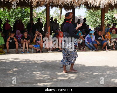 Peresean la danse, une preuve de virilité homme trible Sasak à Lombok Banque D'Images