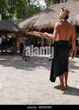 Peresean la danse, une preuve de virilité homme trible Sasak à Lombok Banque D'Images