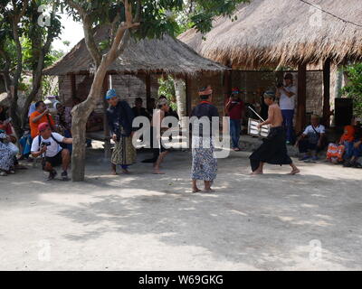 Peresean la danse, une preuve de virilité homme trible Sasak à Lombok Banque D'Images