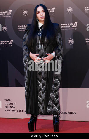 **Hors TAIWAN Taiwanais**Puyuma chanteur-compositeur-Kulilay Amit, mieux connu sous son nom de scène A-mei, arrive sur le tapis rouge pour la 29e Golden Mel Banque D'Images