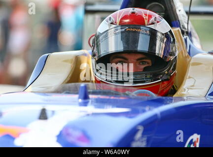 Le pilote irlandais Jordan Morgan Dempsey participe à la deuxième activité de la coquille Cup FIA F4 2018 Championnat chinois dans la ville de Zhuhai, Chine du sud's Guangd Banque D'Images