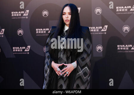 **Hors TAIWAN Taiwanais**Puyuma chanteur-compositeur-Kulilay Amit, mieux connu sous son nom de scène A-mei, arrive sur le tapis rouge pour la 29e Golden Mel Banque D'Images