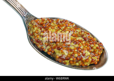 Dans l'ancienne coupe d'or il y a un petit tas d'aliments à grains entiers - sauce moutarde de Dijon avec de l'huile et le vinaigre. Isolé sur blanc macro studio Banque D'Images