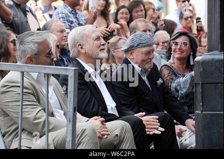 Los Angeles, CA. 31 juillet, 2019. Matt LeBlanc, James Keach, Stacy Keach, Malgosia Tomassi Courau à la cérémonie d'intronisation pour l'étoile sur le Hollywood Walk of Fame pour Stacy Keach, Hollywood Boulevard, Los Angeles, CA, le 31 juillet 2019. Crédit : Michael Germana/Everett Collection/Alamy Live News Banque D'Images