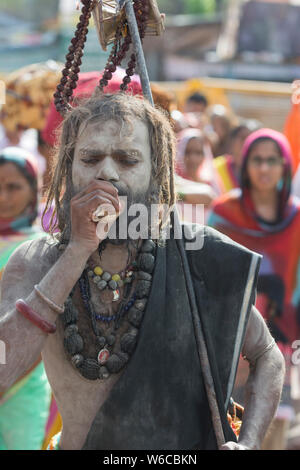 Portrait d'un naga Sadhu Kumbh Mela pendant à Trimbakeshwar,nasik,Inde,Asia Banque D'Images