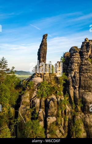 Vue sur les formations rocheuses Torstein et tante dans la Suisse saxonne Banque D'Images