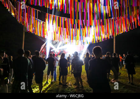 Brezje, Croatie - 19 juillet, 2019 : public pendant la forêt, forêt ultime festival de musique électronique situé à Brezje, Croatie. Banque D'Images