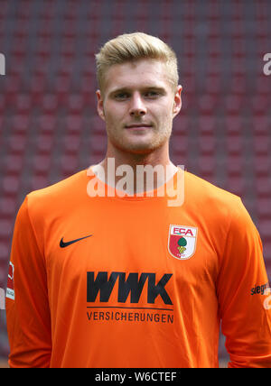 31 juillet 2019, la Bavière, Augsbourg : Football Bundesliga : séance photo pour FC Augsburg pour la saison 2019-2020 dans la WWK-Arena. Le gardien Benjamin Leneis. Photo : Karl-Josef Opim/dpa Banque D'Images