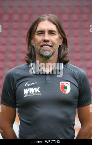 31 juillet 2019, la Bavière, Augsbourg : Soccer : Fototermin FC Augsburg Bundesliga pour la saison 2019-2020 dans la WWK-Arena.coach Martin Schmidt. Photo : Karl-Josef Opim/dpa Banque D'Images