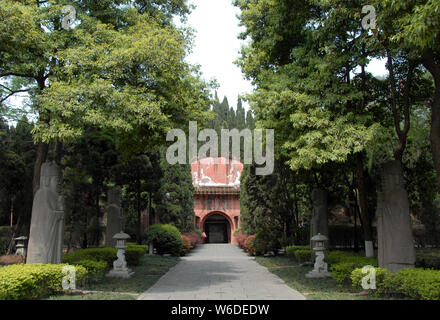 La Tombe de Wang Jian à Chengdu, Sichuan, Chine. Cette tombe est aussi connu sous le nom de mausolée Yongling. La tombe a de nombreuses statues antiques. Chengdu, Chine Banque D'Images