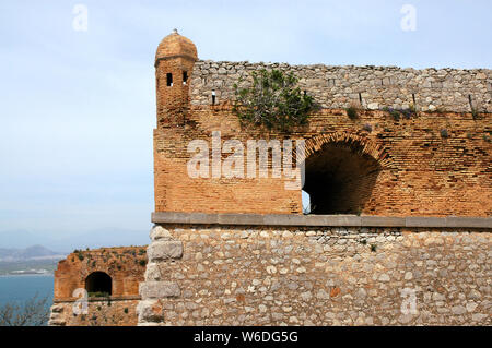 Château de Palamidi ou forteresse à Nauplie. Le château est sur une colline au-dessus de la ville de Nauplie. Nauplie est une vieille ville dans la Péloponnèse, Grèce. Palamidi, Nauplie, Grèce Banque D'Images