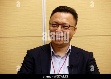 --FILE--Eric Jing Xiandong, chef de la Direction de la situation financière du Groupe d''Ant, pose pendant le Forum de Boao pour l'Asie à la Conférence annuelle 2016 Banque D'Images