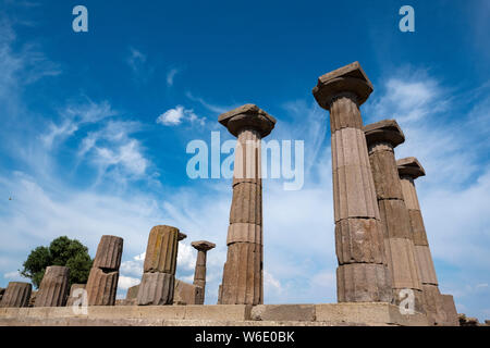 Les autres colonnes doriques du grec ancien temple d'Athéna sur une colline donnant sur la mer Égée dans l'actuelle Turquie, Behramkale Banque D'Images