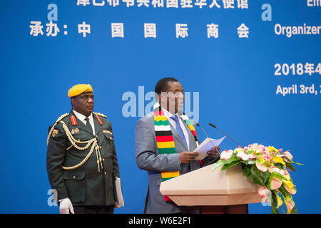 Emmerson Mnangagwa, Président du Zimbabwe, assiste à l'Zimbabwe-China Business Forum à Beijing, Chine, 3 avril 2018. Tout en abordant les relations Sino Zimb Banque D'Images