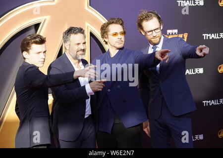 (De gauche) l'acteur Anglais Tom Holland, acteur et réalisateur américain Mark Ruffalo, acteur et chanteur américain Robert Downey Jr. et l'acteur Anglais Tom Hi Banque D'Images